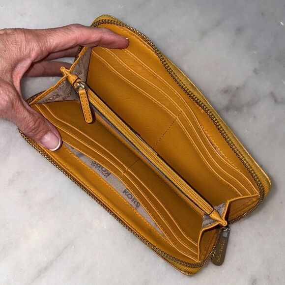 Michael Wallet Kors Yellow Signature Logo Saffiano Leather Full Zip Continental - Picture 11 of 16